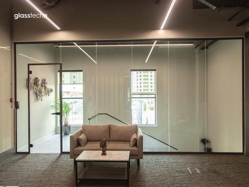 ofis arakəsmə şüşə